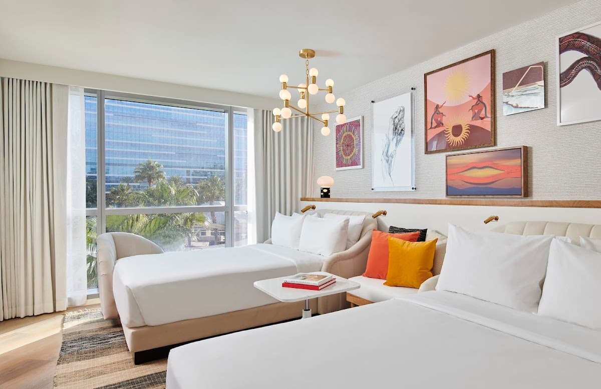 Virgin Hotels Las Vegas, Curio Collection by Hilton — photo 2